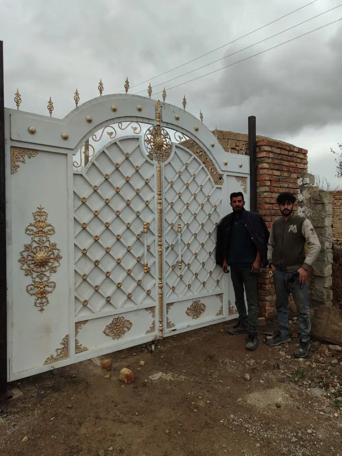 نیازمند جوشکار ماهر کار بلد درب ویلای باغ پنجره|استخدام صنعتی، فنی، مهندسی|ارومیه, |دیوار