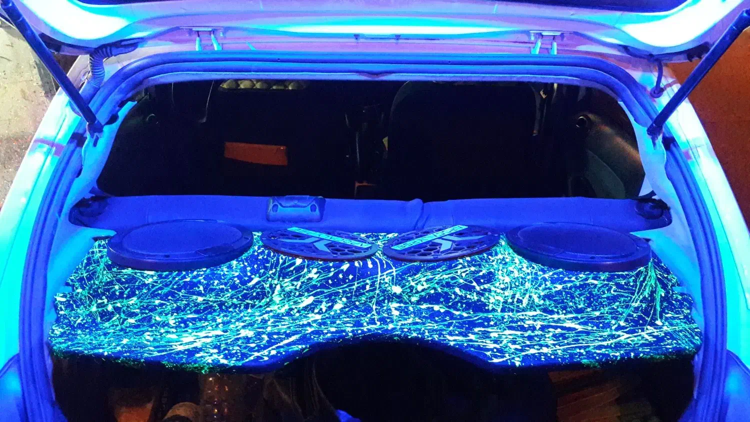 انواع طاقچه های سه بعدی یا برجسته خودرو|قطعات یدکی و لوازم جانبی|قم, حنیف نژاد|دیوار