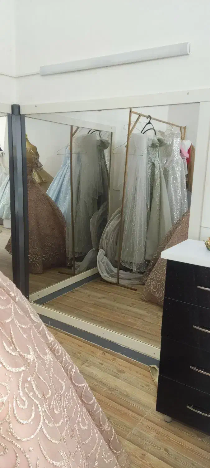 یک عدد اینه بزرگ قاب دار|آینه|نهاوند, |دیوار