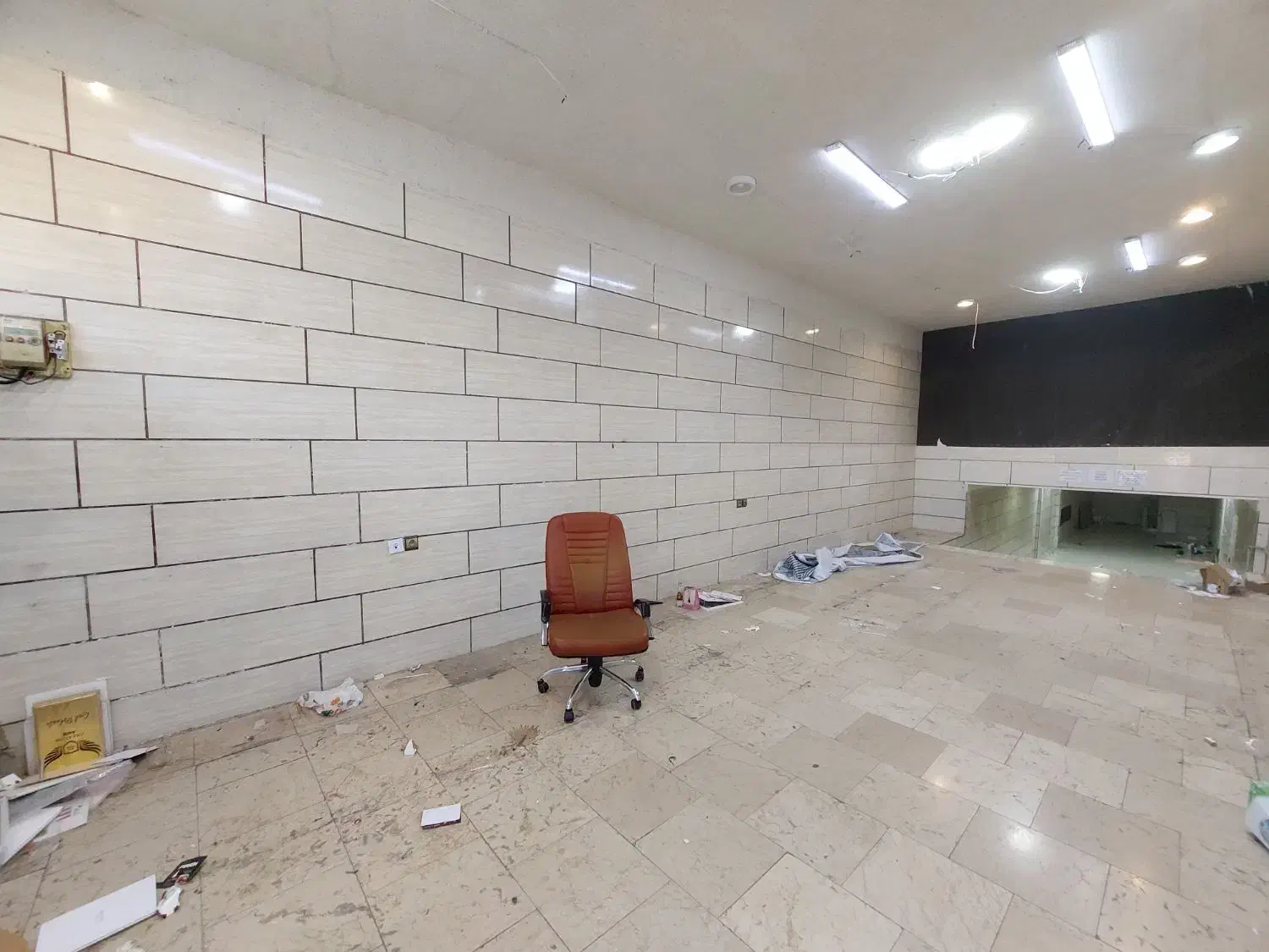 ۱۱۰متر فلت/عرض مغازه ۵متر /همکف|اجارهٔ مغازه و غرفه|اندیشه, اندیشه فاز ۱|دیوار