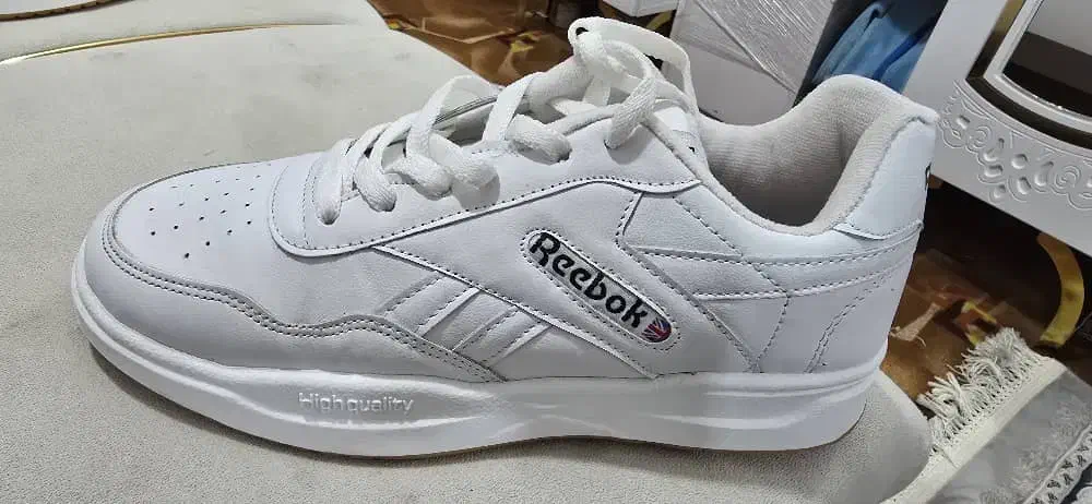 کتونی سفید کفش|کیف، کفش، کمربند|بند زرک, |دیوار