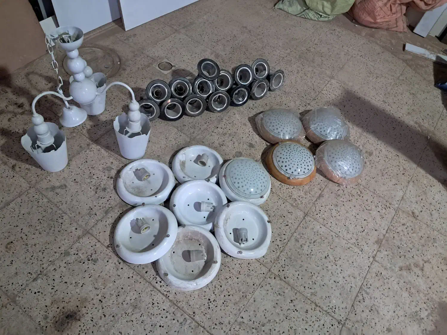 لامپ سقف ولوستر|لوستر و چراغ آویز|مشهد, شهرک مهر آباد|دیوار