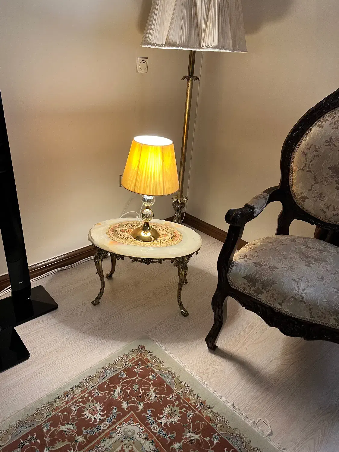 آباژور کنار سالنی|چراغ خواب و آباژور|تهران, سازمان برنامه شمالی|دیوار