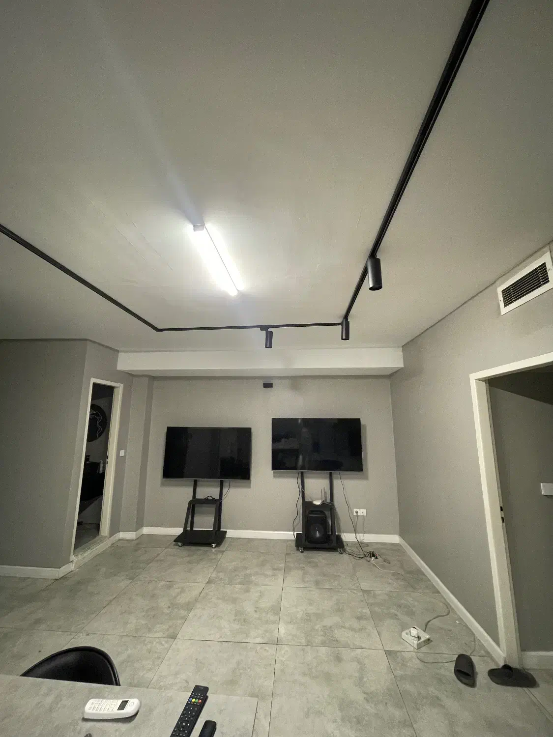 واحد ۸۰ متری+ ۶۰ متر حیاط اختصاصی