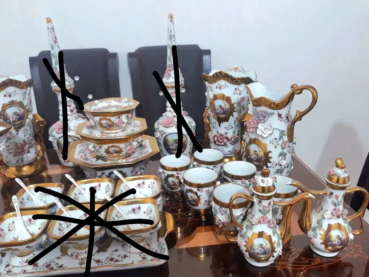 چینی سفید گل برجسته دکوری ویترینی سیلور پیوتر|ظروف سرو و پذیرایی|کهریزک, |دیوار