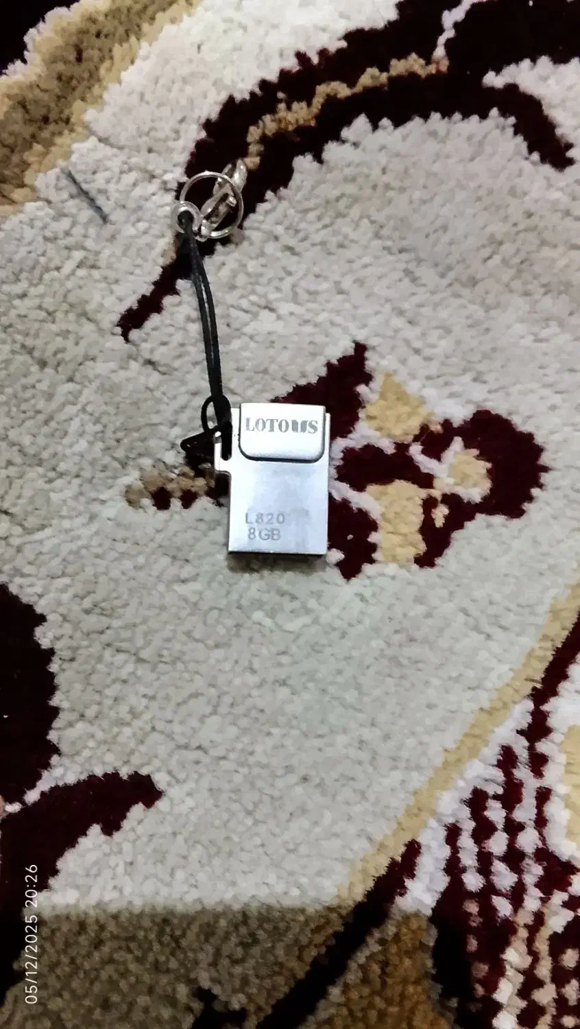 یک عدد فلش هشت گیگ به فروش می‌رسد|لوازم جانبی موبایل و تبلت|بندرعباس, |دیوار