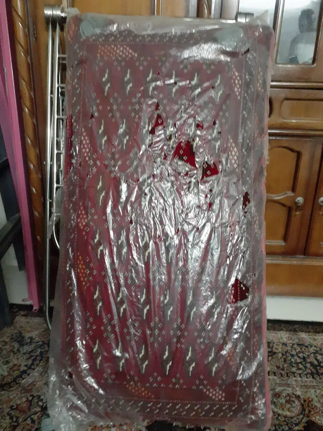 پشتی ترکمن نو|پشتی|تهران, فلسطین (میدان انقلاب)|دیوار