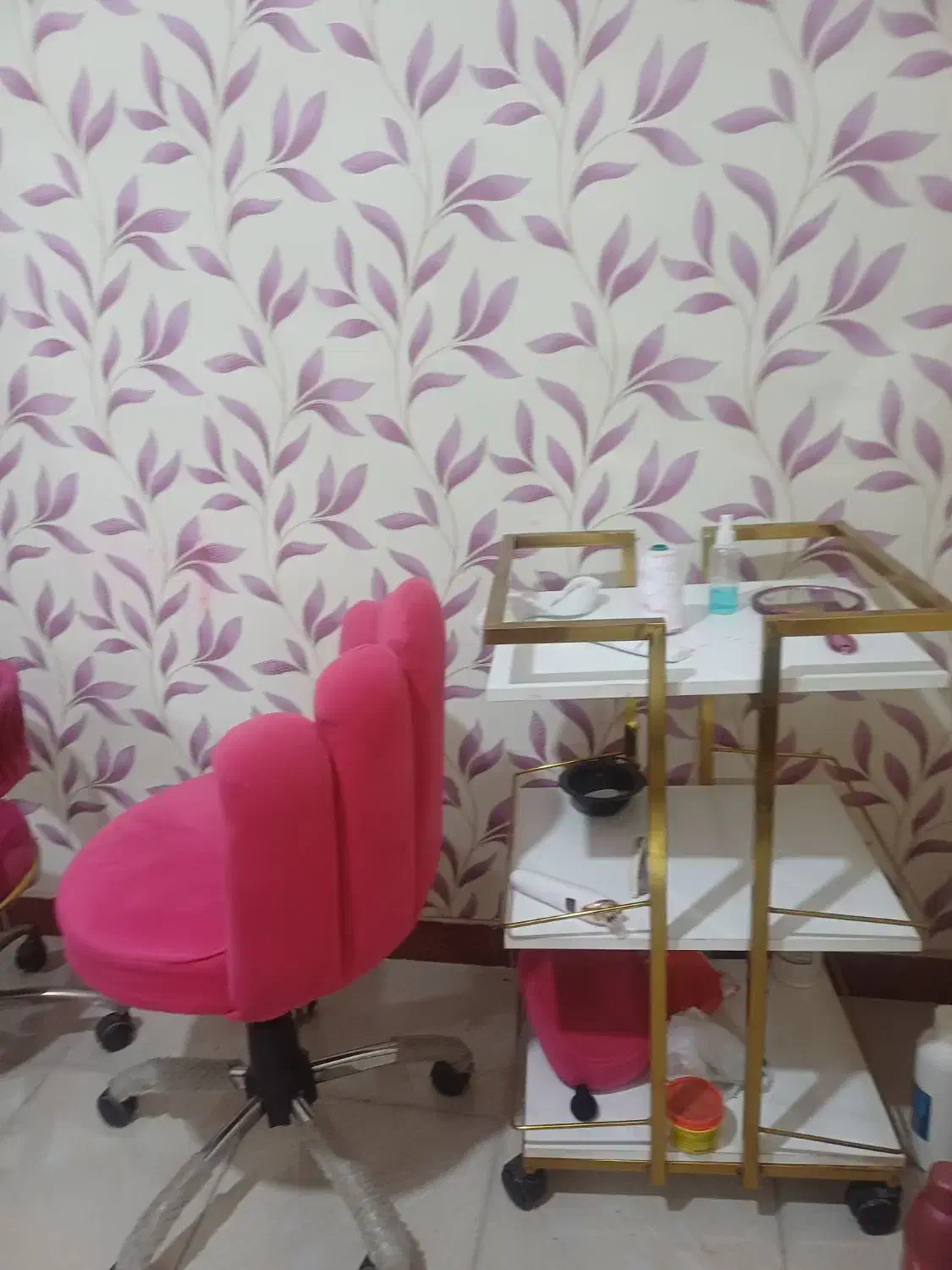 وسایل کامل آرایشگاه صندلی،ترولی،تخت،آینه،میزناخن|آرایشگاه و سالن‌های زیبایی|اسلام‌شهر, شهرک امام حسین (میان آباد)|دیوار