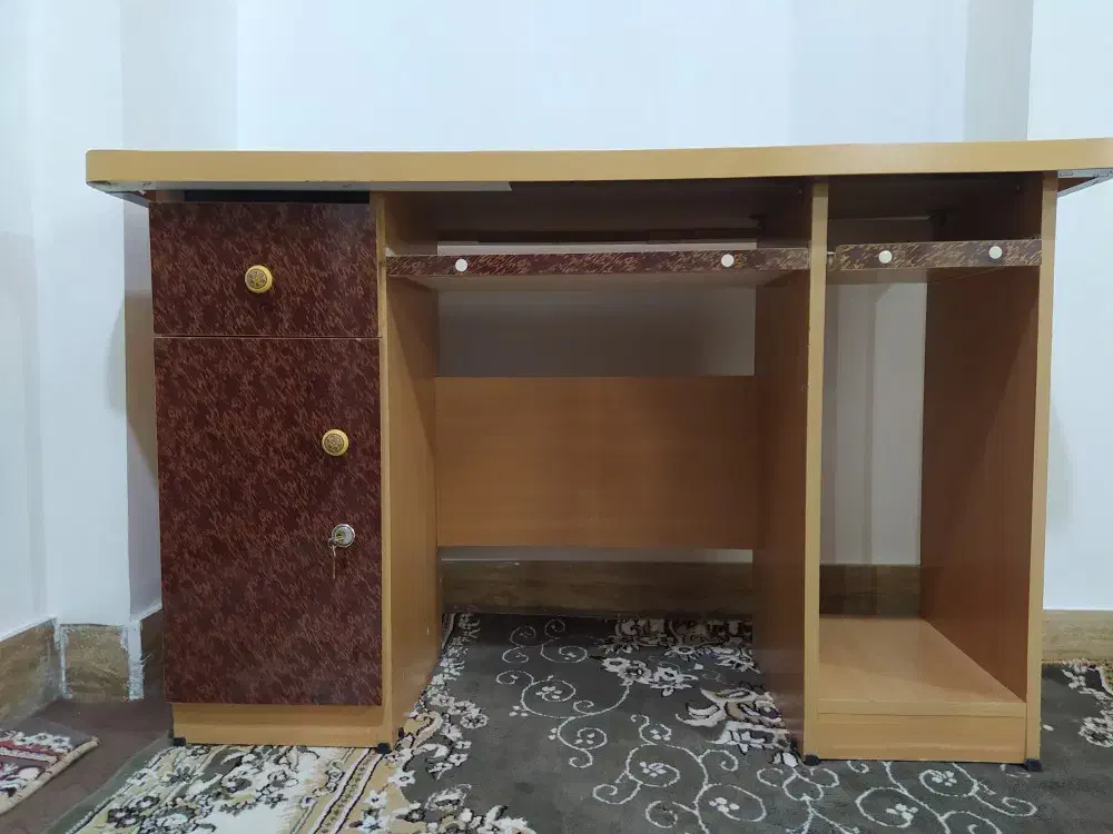 میز|میز تحریر و کامپیوتر|قیدار, |دیوار