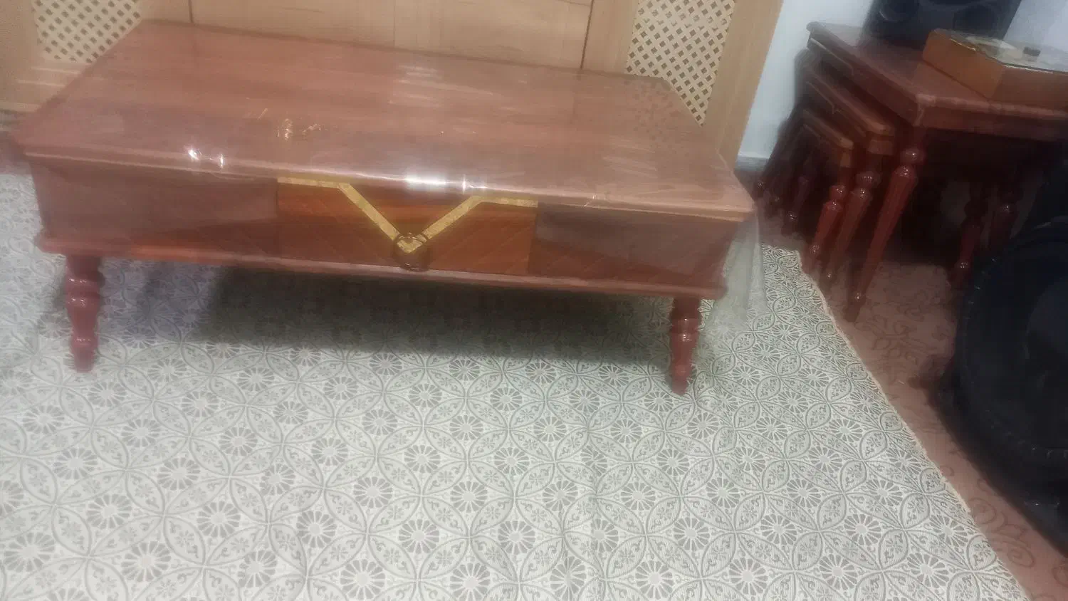 ست میز وسط مبلی با سه عدد عسلی در حد نو|مبلمان خانگی و میز عسلی|چهارباغ, |دیوار