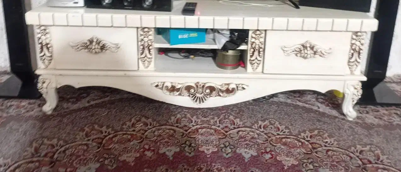 تی وی|میز تلویزیون|مشهد, کارمندان دوم|دیوار