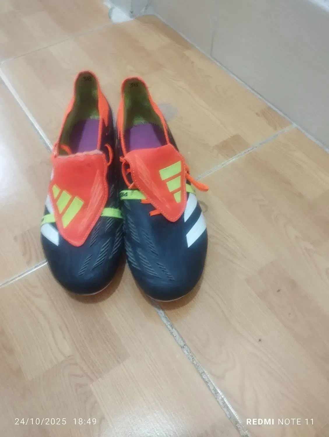 کفش فوتبالی|کیف، کفش، کمربند|آباده, |دیوار