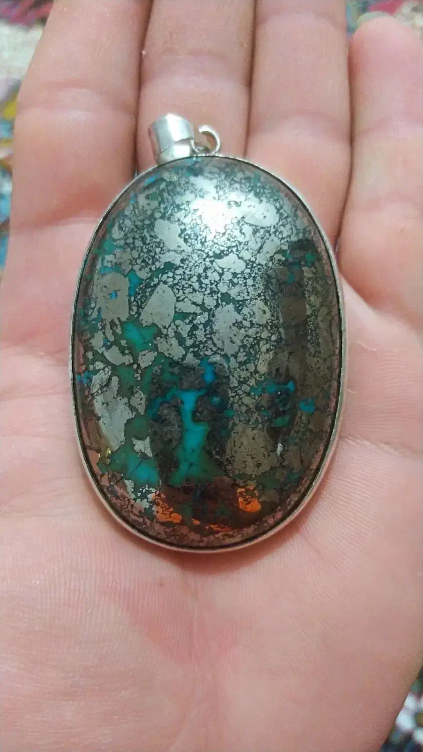 گردنبند فیروزه|کلکسیون اشیاء عتیقه|گچی, |دیوار