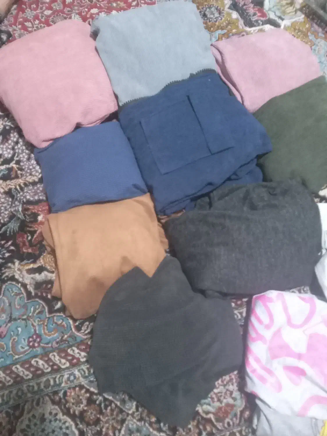 مانتو در سایزهای ورنگ بندی به علت جمع کردن مغازه|لباس|بیجار, |دیوار