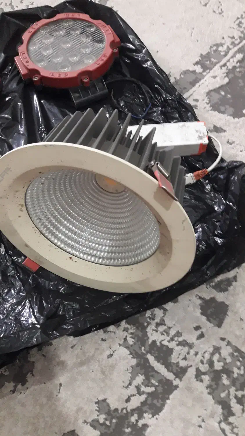 پروژکتور|لامپ و چراغ|رشت, کوی قدس|دیوار