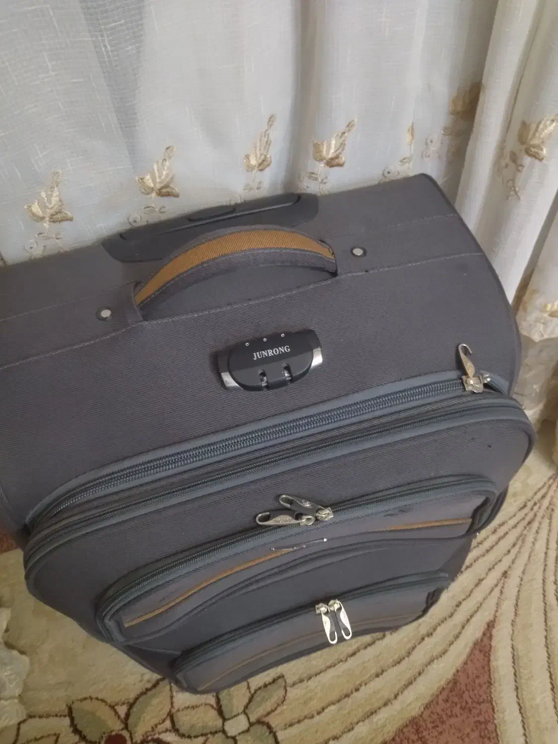 چمدان بزرگ|کیف، کفش، کمربند|دزفول, |دیوار