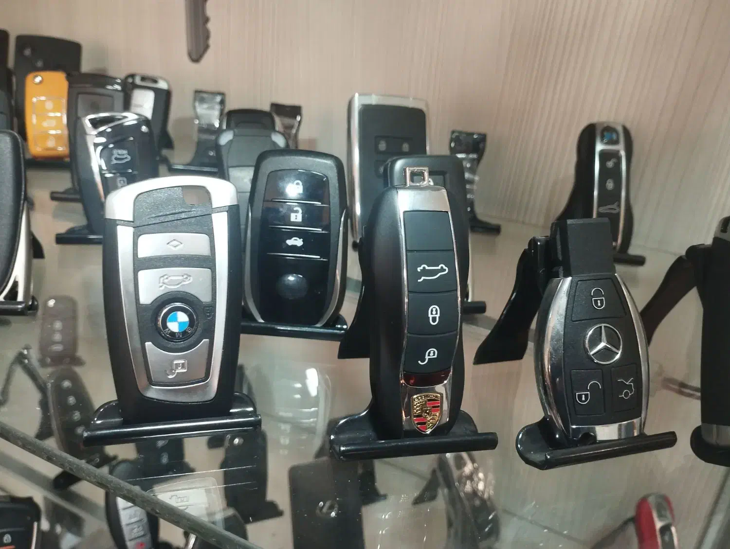 نصب انواع دزدگیر و ضد سرقت خودرو|قطعات یدکی و لوازم جانبی|تهران, شهید اسدی|دیوار