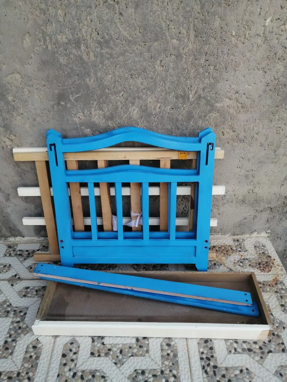 تخت کودک|تخت و صندلی بچه|شبانکاره, |دیوار