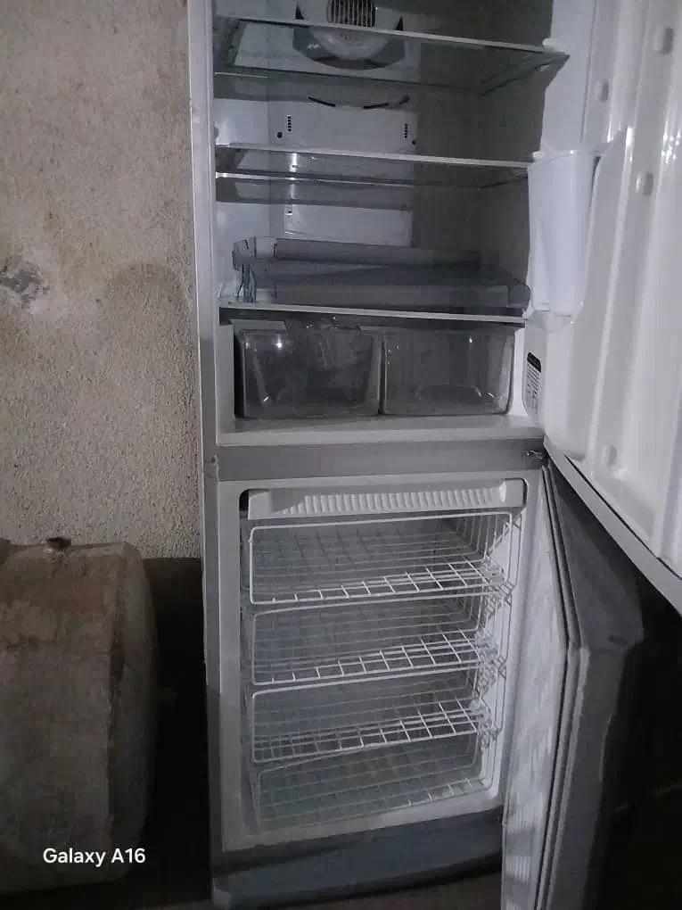 یخچال|یخچال و فریزر|بومهن, |دیوار