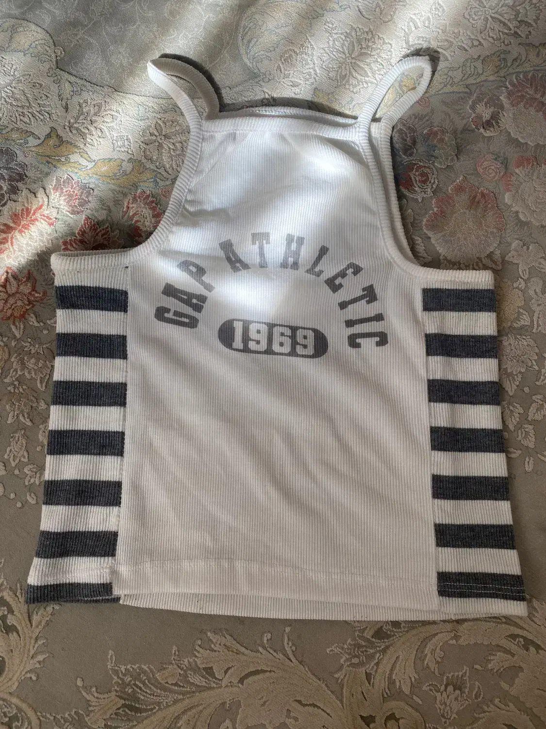 لباس دخترانه و زنانه|لباس|لاهیجان, لیالستان|دیوار