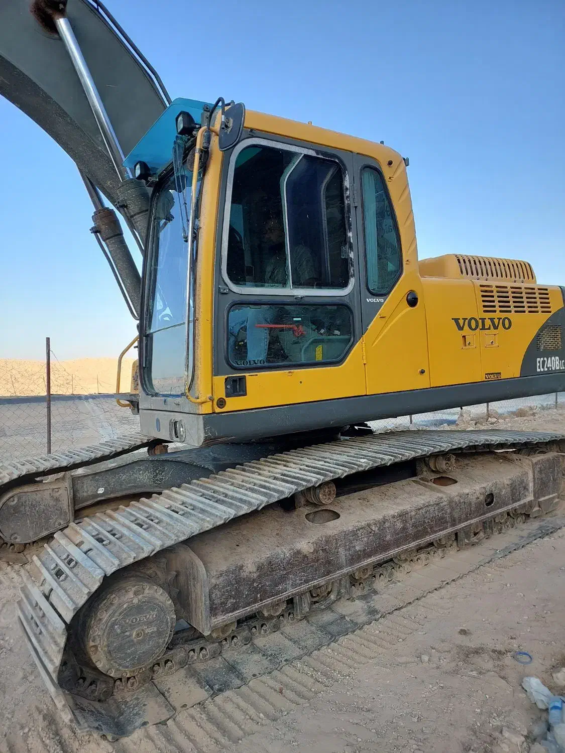 بیل مکانیکی ولوو 240 تمیز  معاوضه باهیوندا لاستیکی|خودرو سنگین|اسلام‌شهر, ملک‌آباد|دیوار