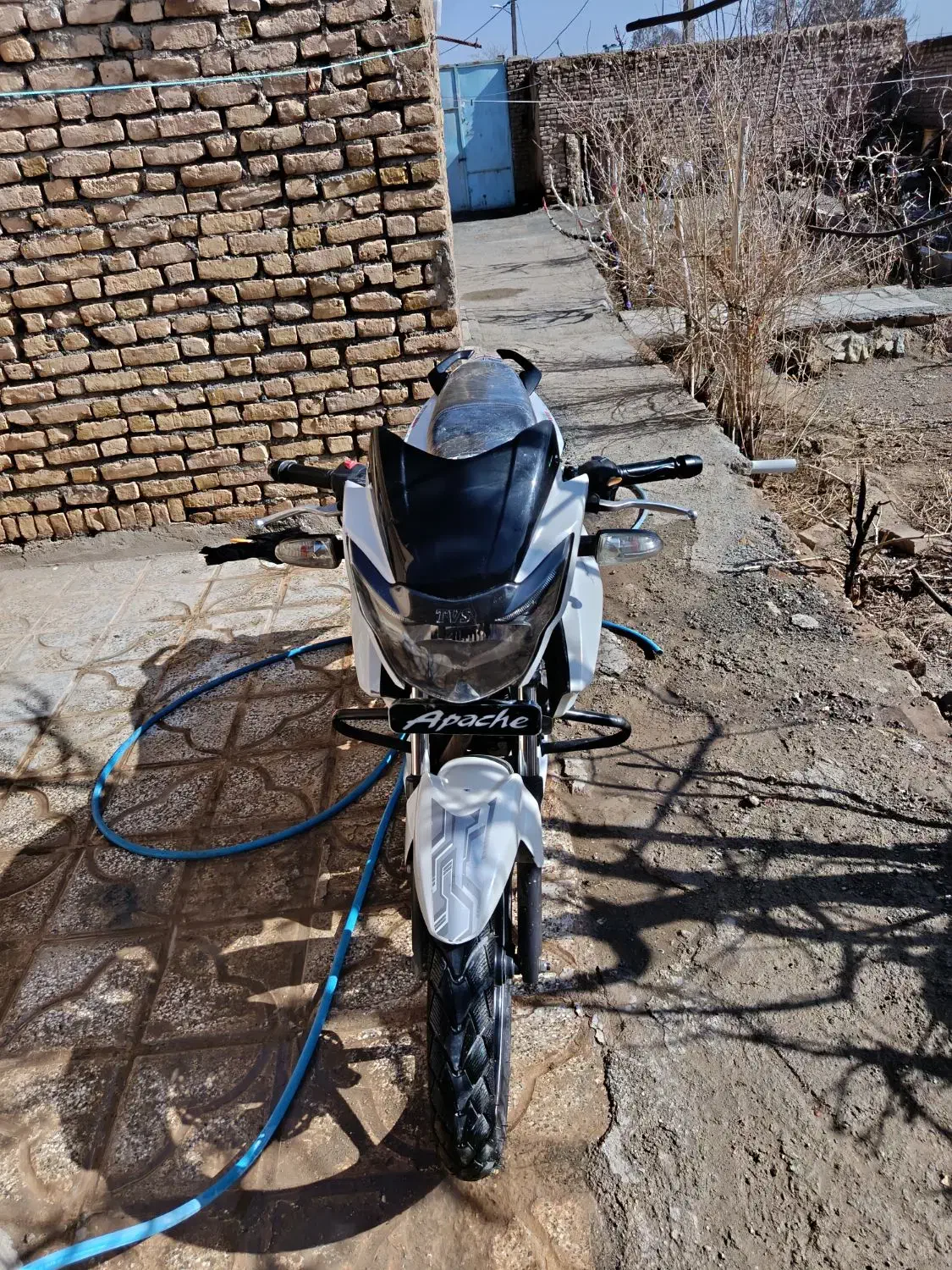 آپاچی|موتورسیکلت|زاوه, |دیوار