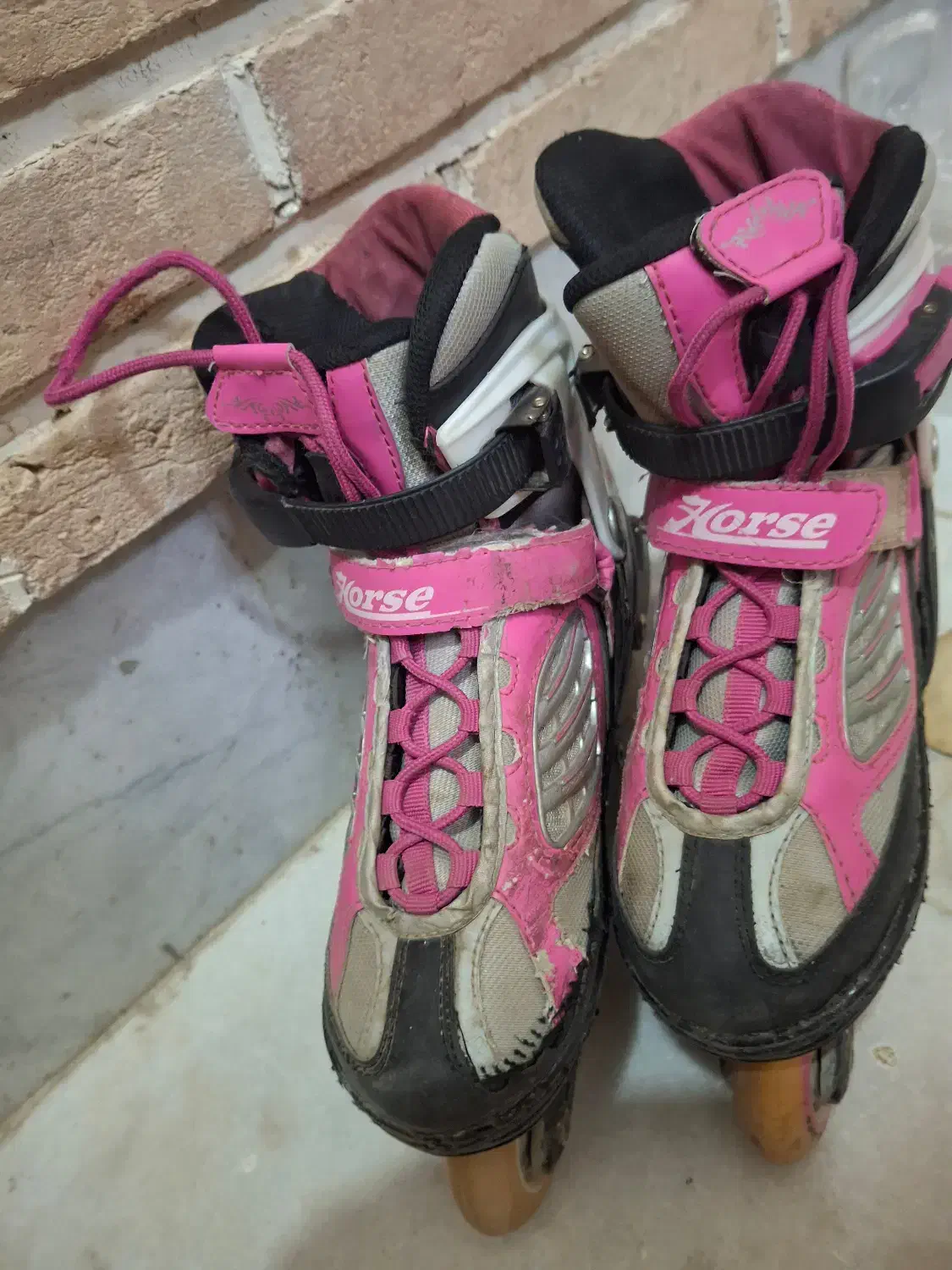 دو جفت کفش اسکیت(به صورت جداگانه  هم فروخته میشود|دوچرخه، اسکیت، اسکوتر|گنبد کاووس, |دیوار