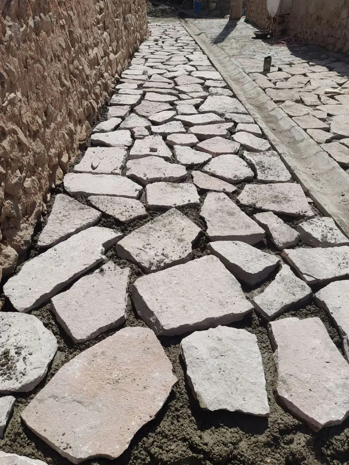 اجرای پروژه سنگ فرش به متراژ ۵۰۰مترمربع|استخدام معماری، عمران و ساختمانی|آبش احمد, |دیوار