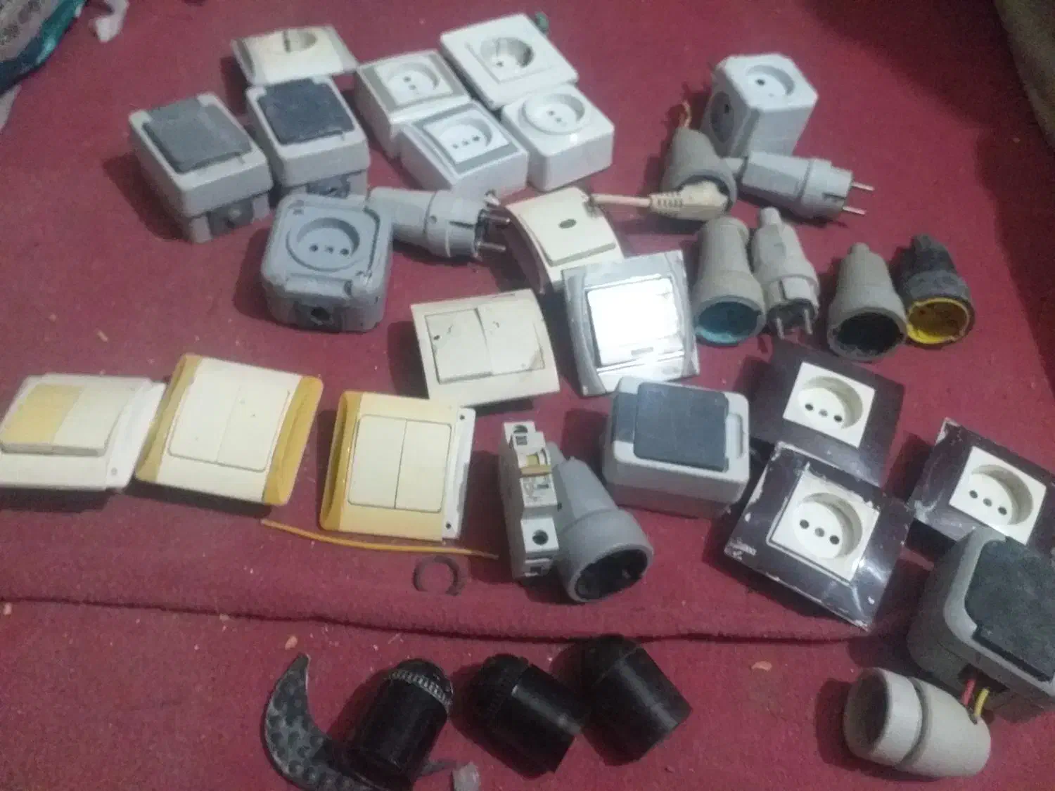 کلید پریز برق دست دو|مصالح و تجهیزات ساختمان|مشهد, شهید معقول|دیوار