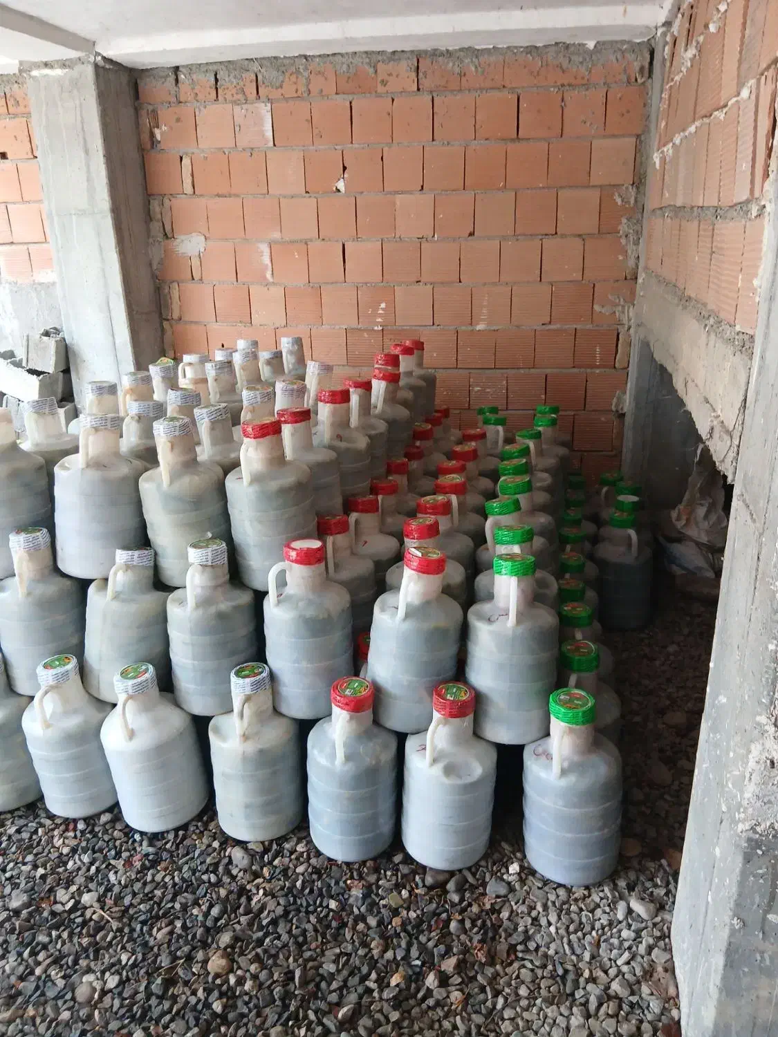 دبه خالی خیارشور|ظروف نگهدارنده، پلاستیکی، یک‌بارمصرف|علی‌آباد کتول, |دیوار