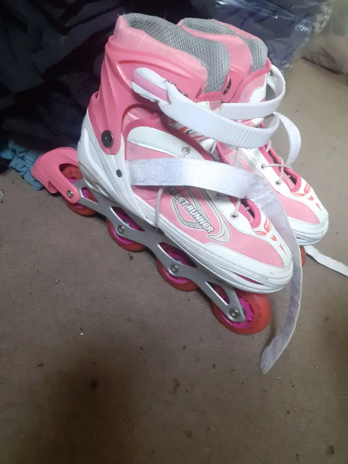 کفش اسکیت|دوچرخه، اسکیت، اسکوتر|ری, علایین|دیوار