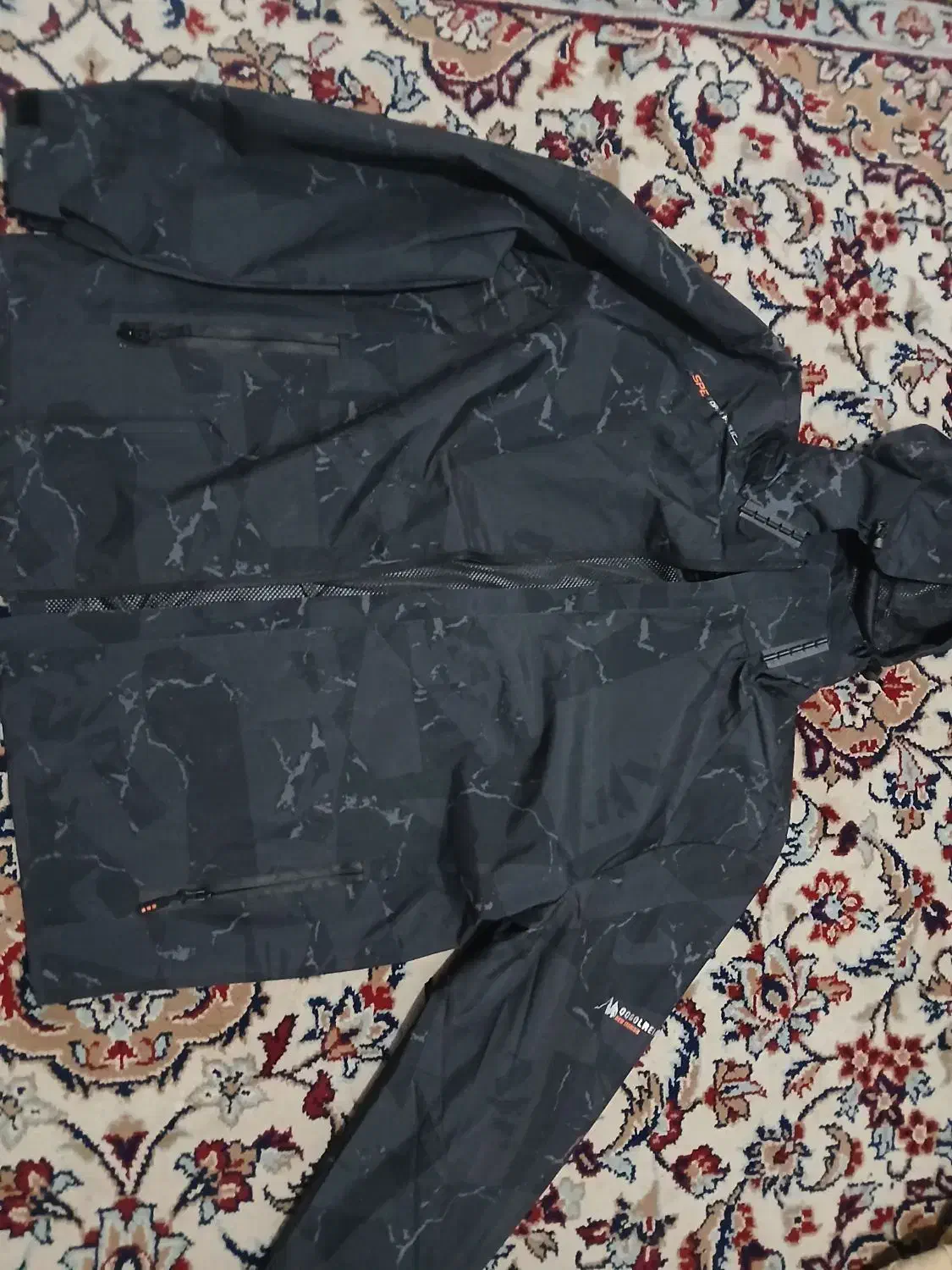 کاپشن بادگیر بهاره|لباس|ساری, |دیوار