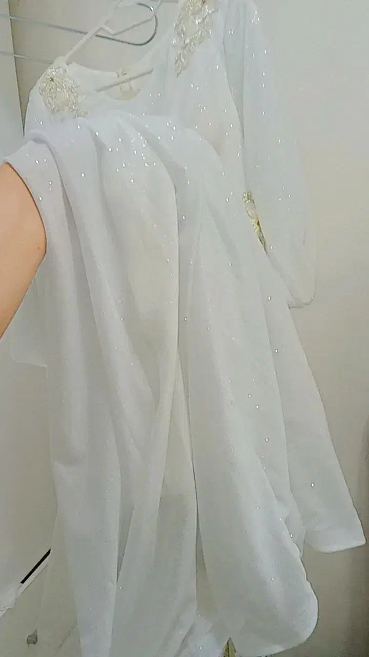 تعدادی لباس مجلسی|لباس|بندر انزلی, جفرود پایین|دیوار