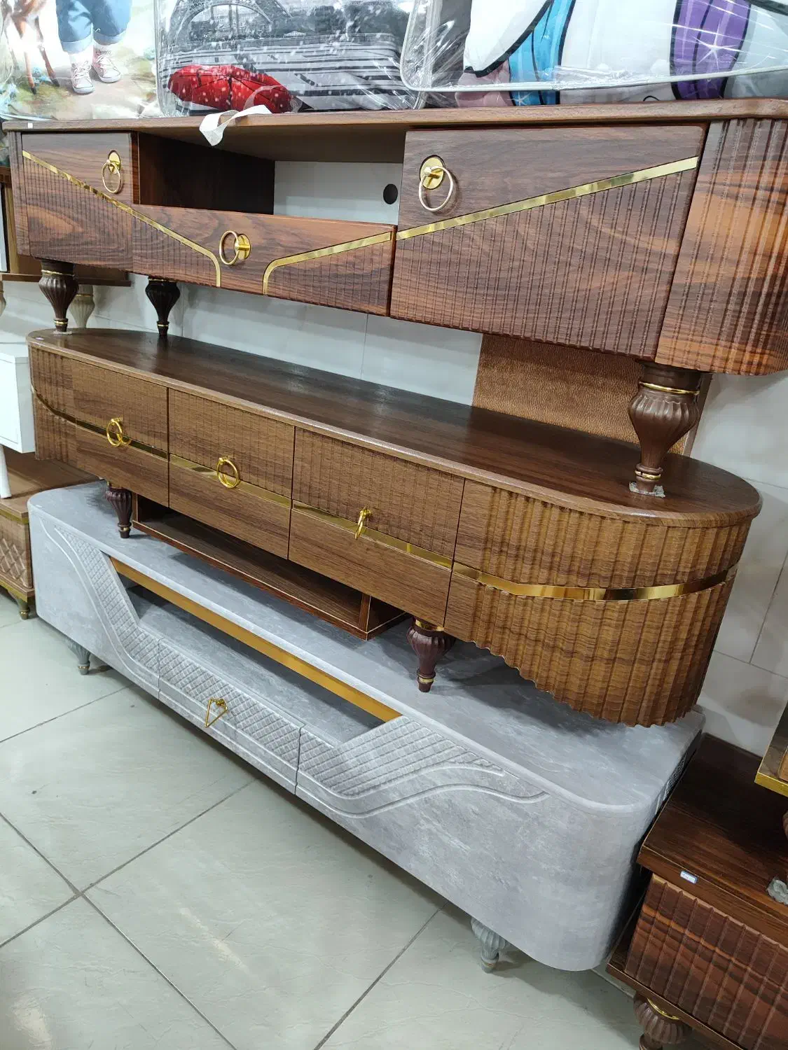 میز تی وی آینه قدی کنسول و ناهارخوری|میز تلویزیون|فولادشهر, B2|دیوار