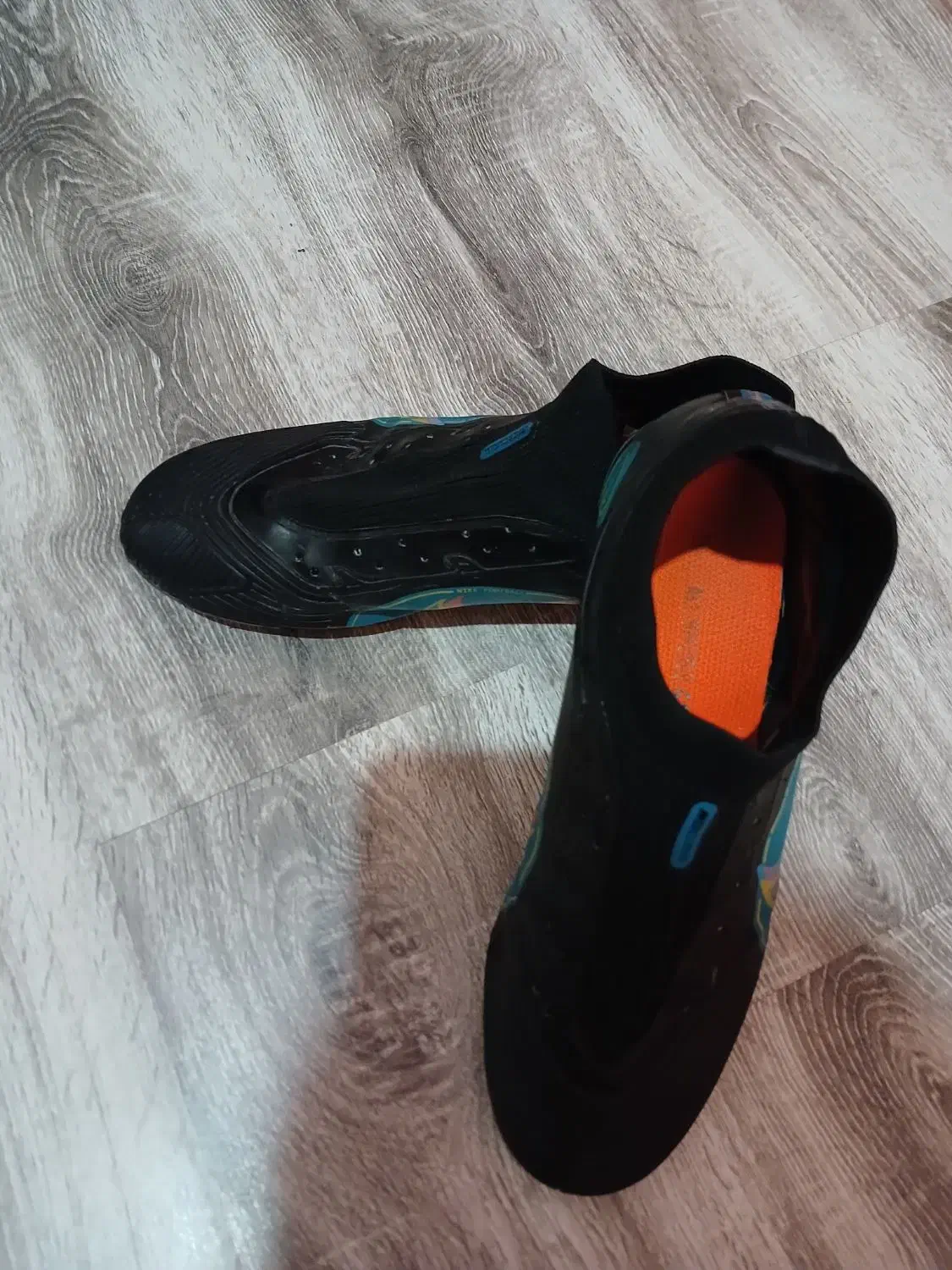 کفش فوتبال میخی|ورزش‌های توپی|ایلخچی, |دیوار