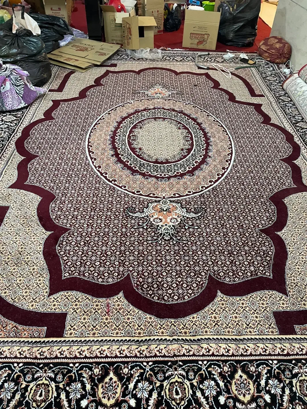 قالی در حد نو|فرش|صدرا-فارس, فاز ۱|دیوار