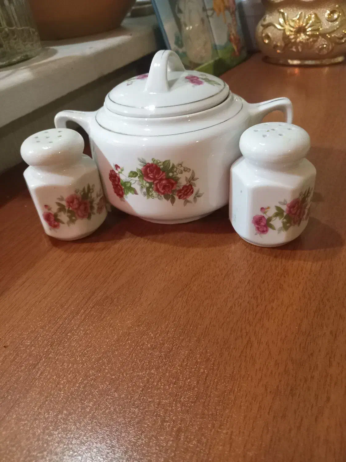 چینی گلسرخی|ظروف سرو و پذیرایی|کرج, کرج نو|دیوار