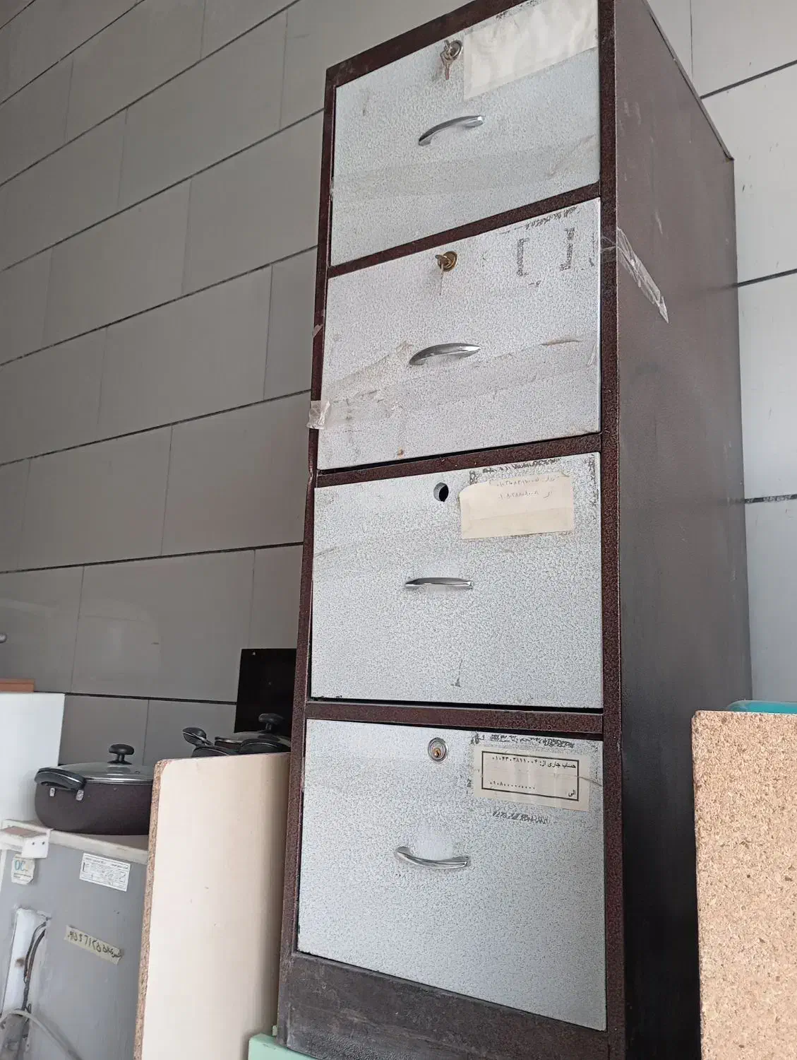 کمد بایگانی|دفتر کار|بیرجند, |دیوار