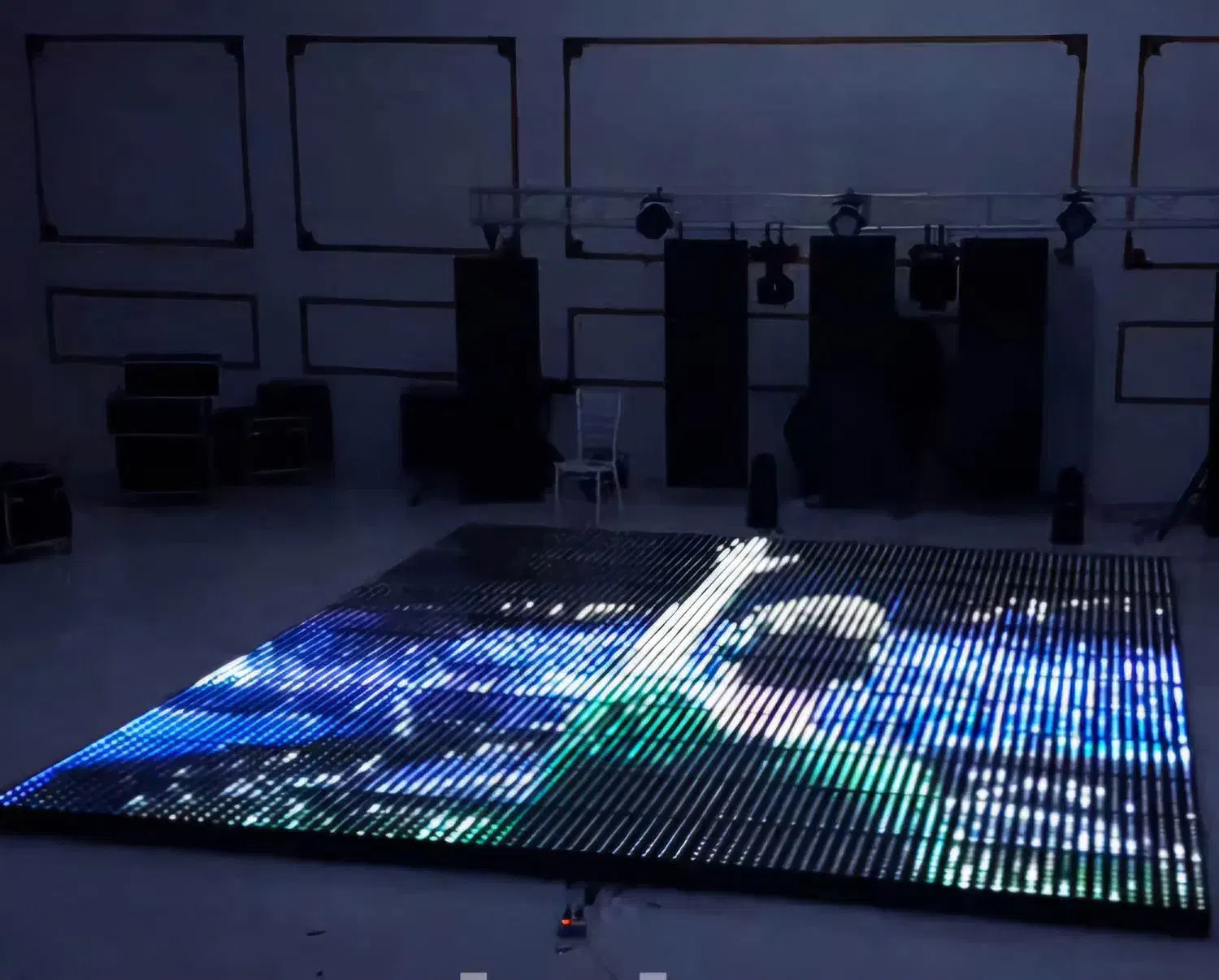 نصب استیج رقص ،مه سنگین ،لیزر تانگو و آتیش بازی|خدمات پذیرایی، مراسم|تاکستان, |دیوار