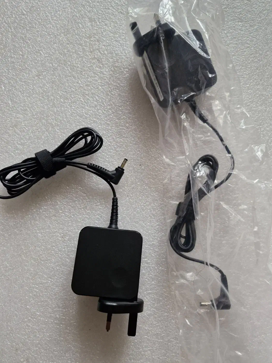 آدابتور (شارژر) اصلی لب تاب لنوو و باطری لنوو|قطعات و لوازم جانبی رایانه|مشهد, صیاد شیرازی|دیوار