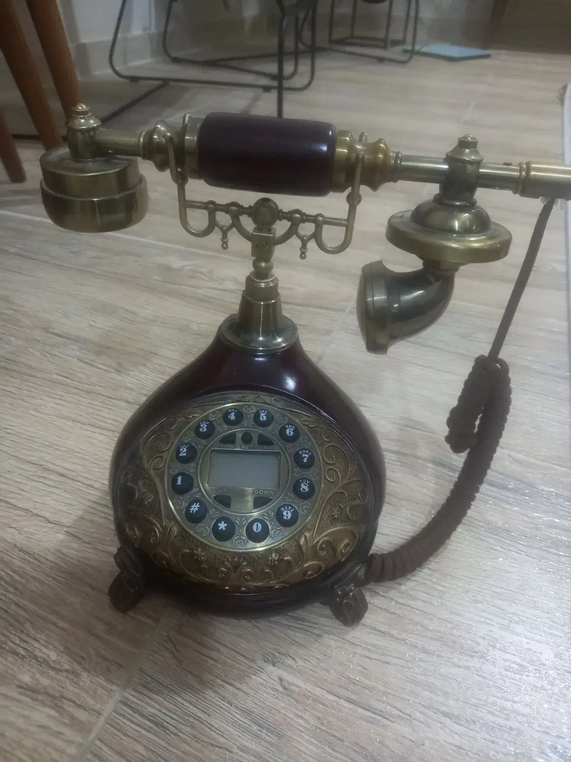 تلفن سلطنتی|کلکسیون اشیاء عتیقه|بیستون, |دیوار