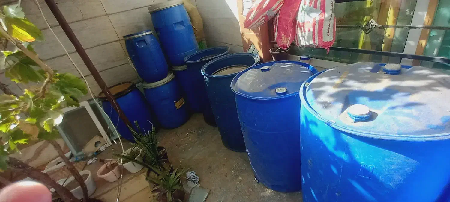 بشکه پلاستیکی‌۲۲۰لیتری‌و۱۶۰و۶۰‌لیتری‌|مصالح و تجهیزات ساختمان|درمیان, |دیوار