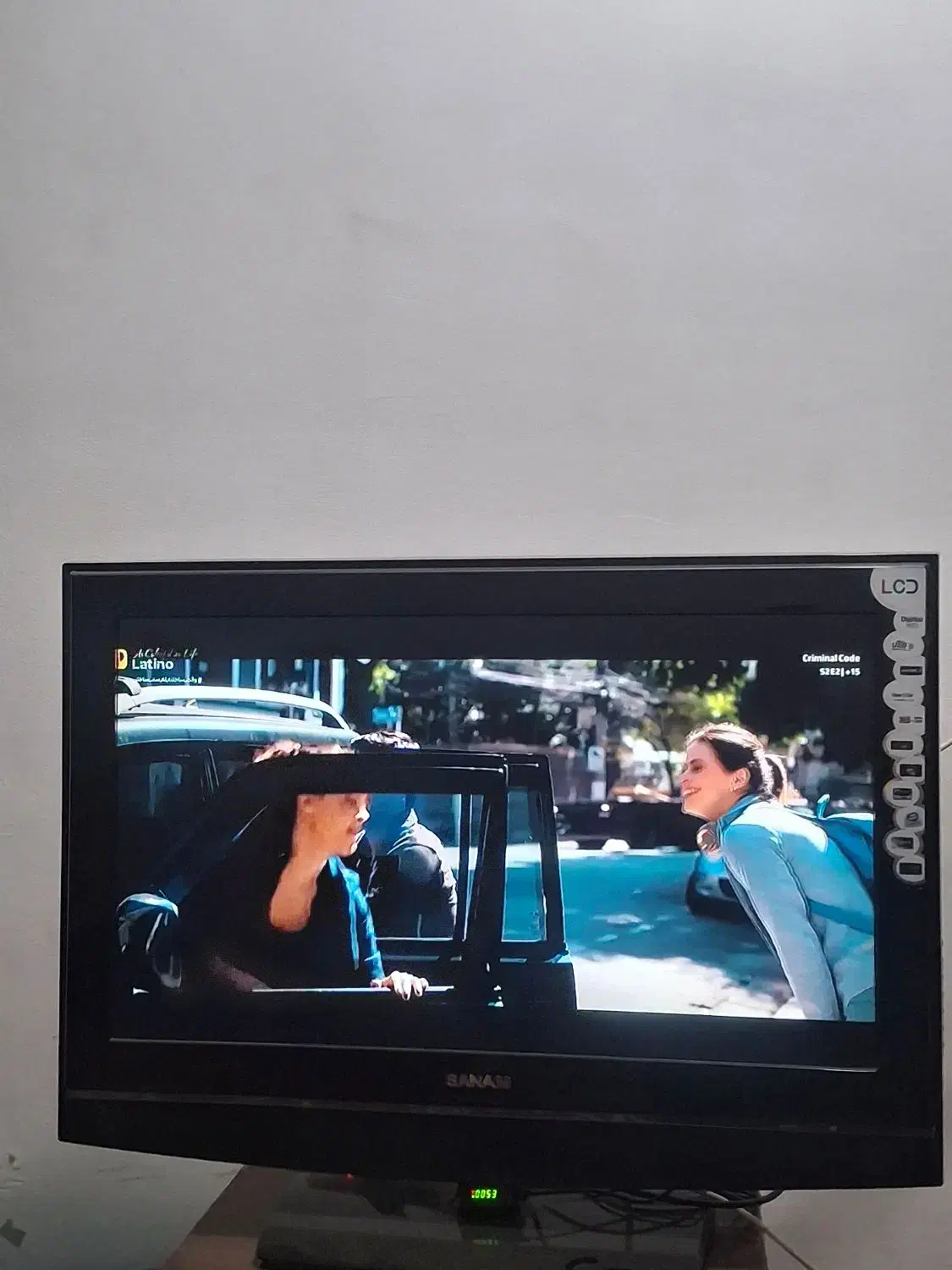 تلویزیون 32اینچ صنام|تلویزیون و پروژکتور|بروجرد, |دیوار