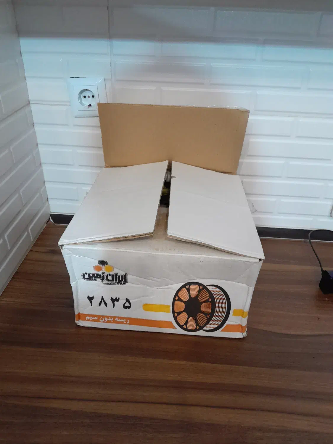 ریسه شلنگی 2835 ایران زمین|ریسه و چراغ تزئینی|رشت, گلزاران|دیوار