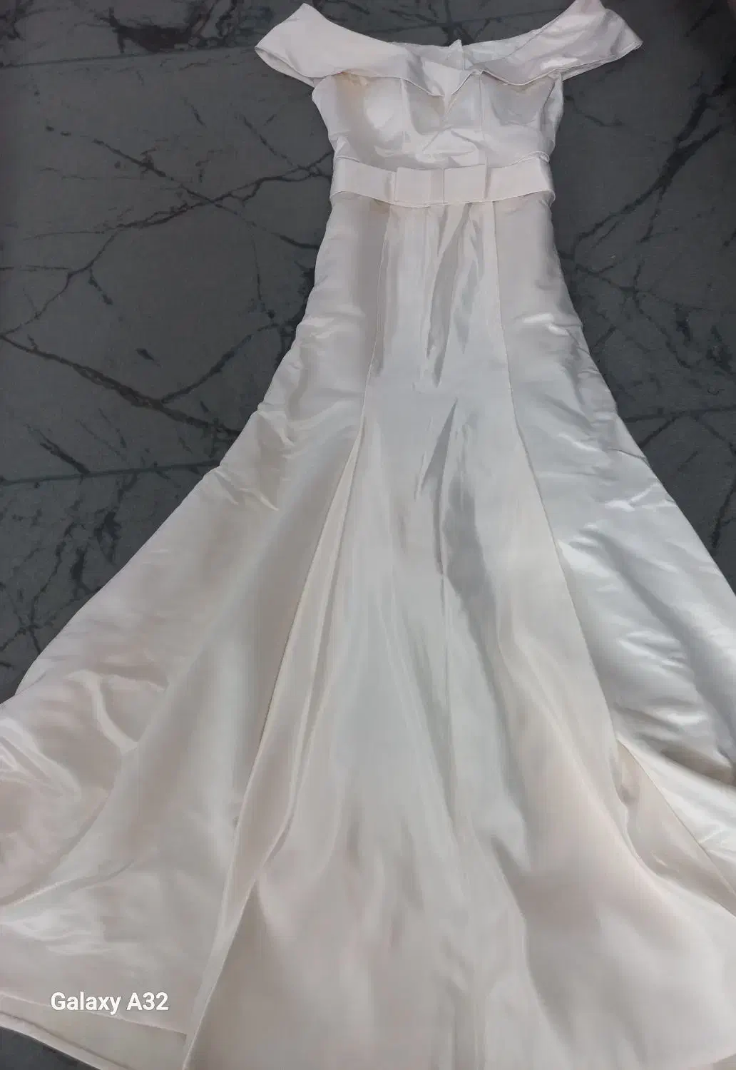 لباس شب|لباس|کاشان, ولیعصر|دیوار