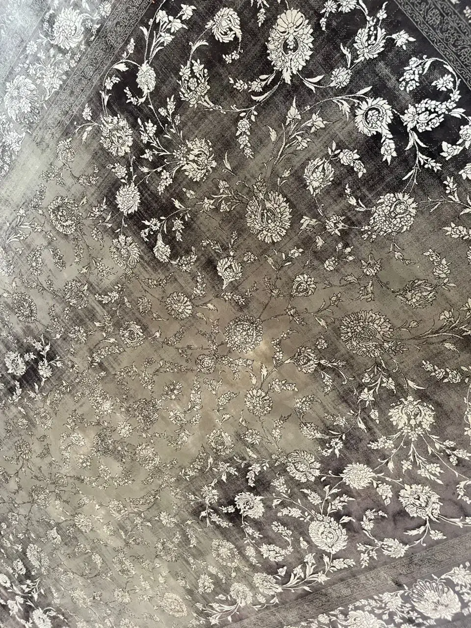 دوتا فرش سایه روشن درحدنو تمیز|فرش|آرادان, |دیوار