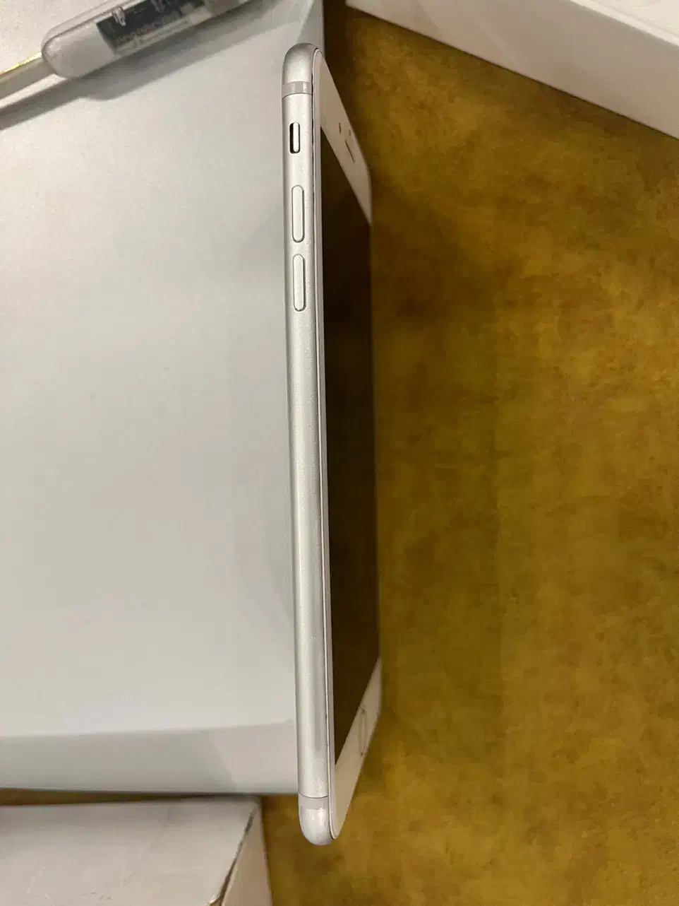 اپل iPhone 7 Plus با حافظهٔ ۱۲۸ خط و خش جزئی|موبایل|تهران, عباس‌آباد|دیوار