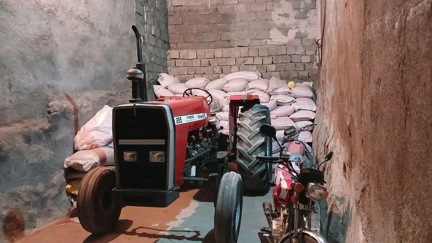 تراکتورتک ۲۸۵مدل ۶۹|خودرو سنگین|حسین آباد, |دیوار