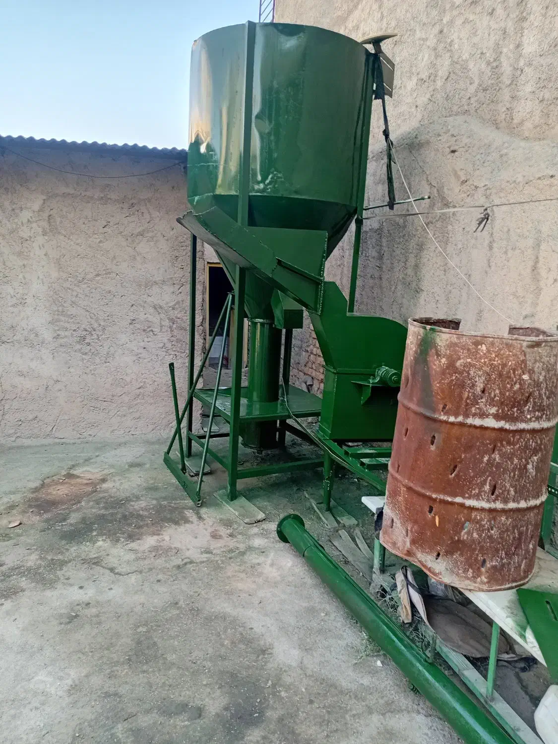 آسیاب میکسر بالابر1تنی مخصوص خوراک دام|ماشین‌آلات صنعتی|ماهدشت, |دیوار