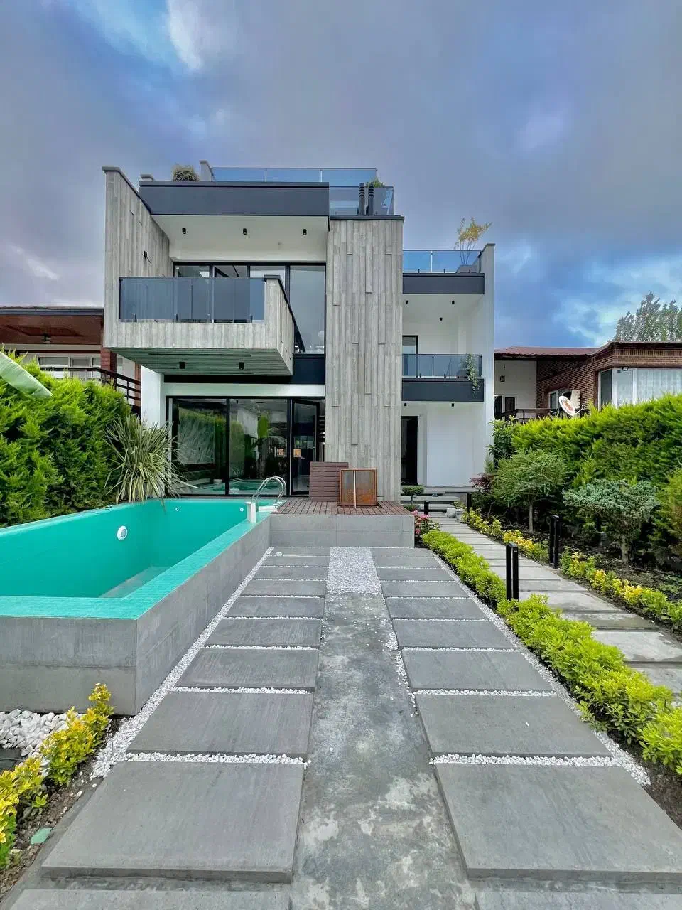 فورلکس۶۰۰متری/فول آپشن/فول مدارک/محشر و بینظیر|فروش خانه و ویلا|رویان, |دیوار